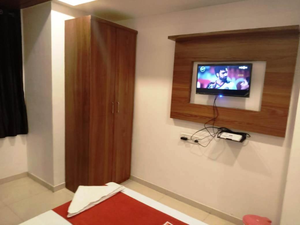 Sai Deep Lodging Нави Мумбаи Экстерьер фото